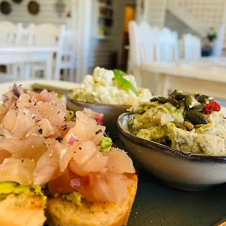 Kliff Butiik Majutus & Restoran * Panga